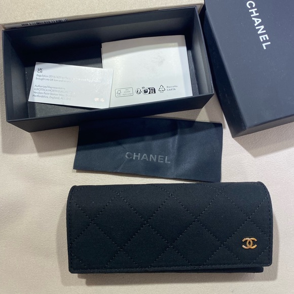 Chanel glasses case set - Picture 7 of 7